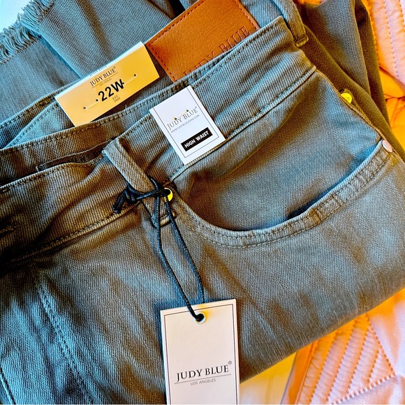 Judy Blue Olive High Rise, Tummy Control, Cropped, Wide Leg Jeans - Picture 7 of 11